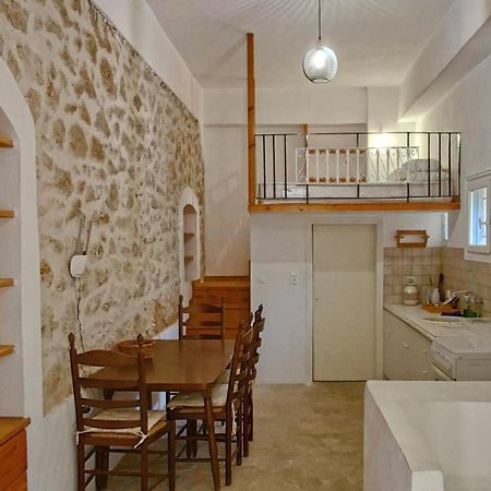 Στούντιο Σε Πέτρινο Σπίτι, Κοντά Σε Παραλία Lägenhet Kyparissia Exteriör bild
