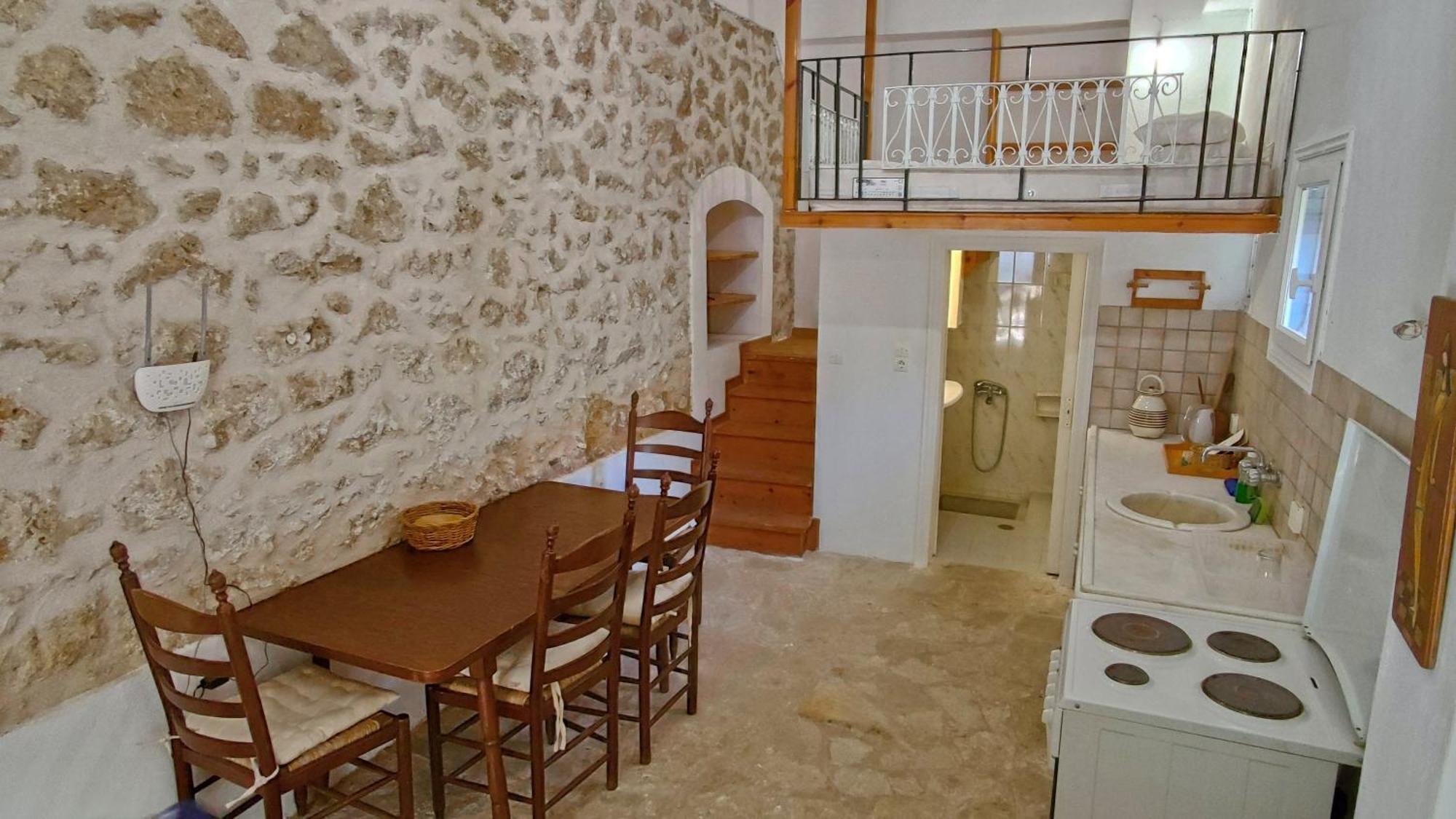Στούντιο Σε Πέτρινο Σπίτι, Κοντά Σε Παραλία Lägenhet Kyparissia Exteriör bild